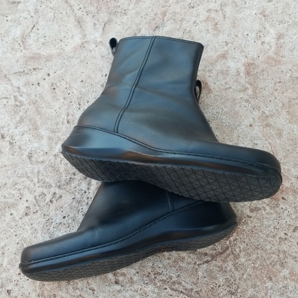 naturalizer element wedge bootie